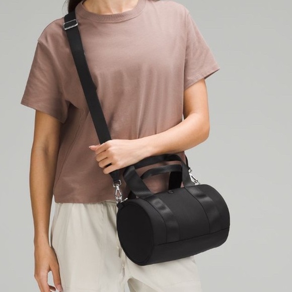 Lululemon Mini Black Barrel Duffle Bag - Picture 2 of 11